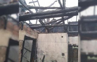 Çıkan yangın evi kullanılamaz hale getirdi