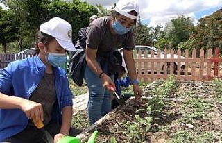 Çocuk Tarım Akademisi’nde çocuklar ’toprak’...
