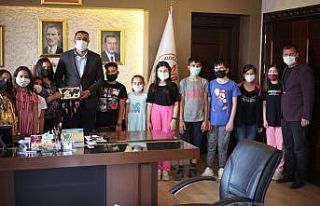 Çocuklar hünerlerini burada sergiliyor