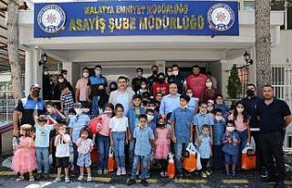 Çocuklara polis şefkati