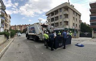 Çöp kamyonunun çarptığı kadın hayatını kaybetti