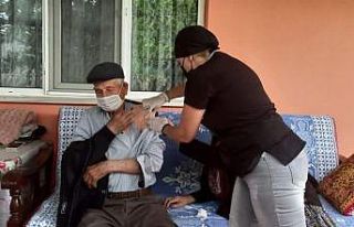 “Covid-19 savaşçıları” köylerde aşılama...