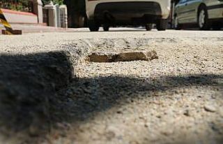 Çukuru doldurmak vatandaşa kaldı