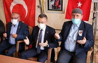 Cumhurbaşkanı Yardımcısı Oktay, şehit ailesini...