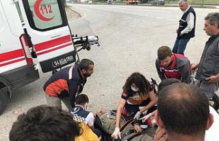 D100 karayolunda kamyonet ile motosiklet çarpıştı:...
