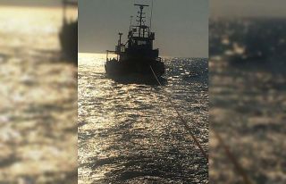 Denizde sürüklenen tekne kurtarıldı