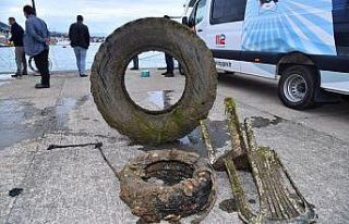 Denizden 7 ton çöp çıkarıldı