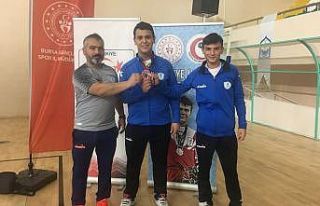 Denizlili sporcu halterde altın madalya kazandı