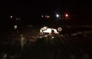 Devrilen otomobilin içerisindeki 14 yaşındaki çocuk...