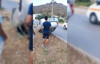 Devrilen otomobilin sürücüsü kazadan yara almadan...