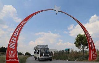 Dilek Mahallesine ay yıldızlı tak