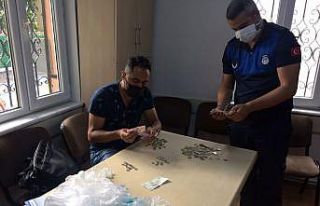 Dilenci parayı çocuk bezine sakladı