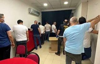 Dişçi görünümlü iş yerine koçbaşlı kumar...
