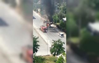 Diyarbakır’da alevlere teslim olan otomobil paniğe...
