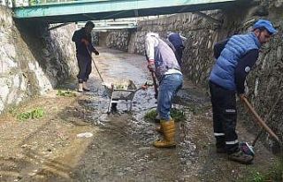 Dodurga’da açık kanalın temizlik çalışmaları...