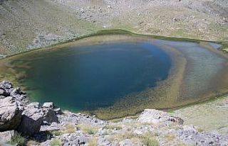 Doğa tutkunlarının gözdesi: Karagöl