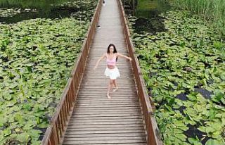 Doğal alanda dans ederek farkındalık oluşturdu