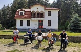 Doğanın tadını pedal çevirerek çıkarıyorlar