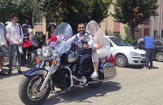 Düğün konvoyunu gören hayran kaldı