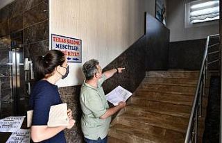 Düğün salonları ve mobilya mağazalarına deprem...