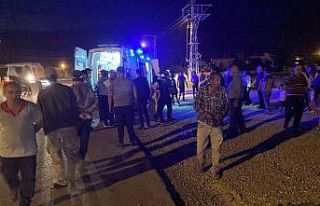 Düğünü unutan vatandaşlar kaza yerine akın etti