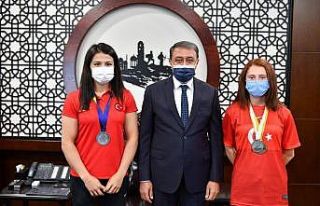 Dünya şampiyonlardan Vali Şıldak’a ziyaret