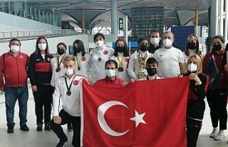 Dünya şampiyonu milli sporcular, 17 madalyayla yurda...
