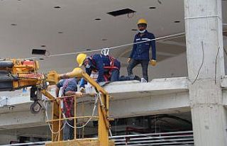 Dünyanın en büyük çay bardağı inşaatında...