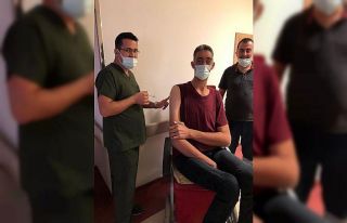 Dünyanın en uzun boylu adamı korona virüs aşısı...