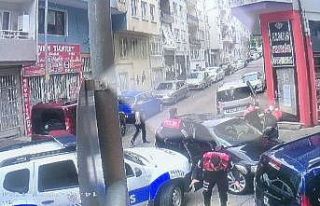 ’Dur’ ihtarına uymayarak polise çarpan sürücü...