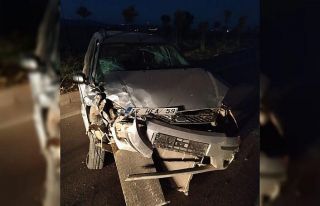 Duran araca çarptı: 4 yaralı