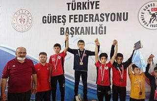 Düzceli güreşçiler madalya ile dönüyor