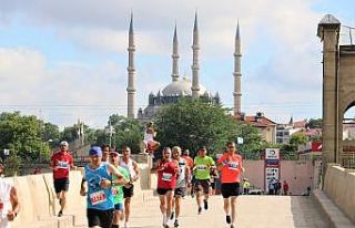 Edirne’de 6. Sınırsız Dostluk Yarı Maratonu...
