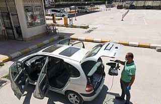 Efeler’in araç dezenfeksiyonuna vatandaşlar ilgi...