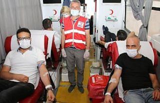 Eğitim camiasından kan bağışı