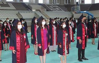 Elazığ’da 155 doktor adayı kep attı