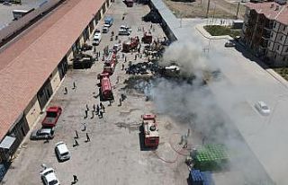 Elazığ’da sebze hali deposu alevlere teslim oldu