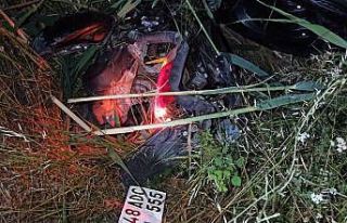 Elektrik direğine çarpan motosiklet sürücüsü...