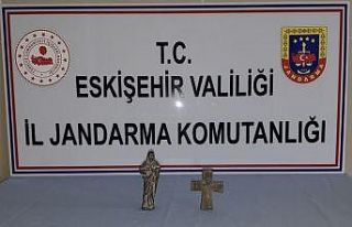 Elindeki tarihi eserleri satamadan yakalandı