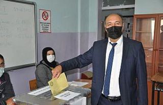 Emekli zabıta müdürü muhtar oldu