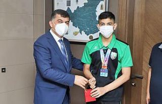 Engelleri yok saydı azmiyle 3 altın madalya kazandı