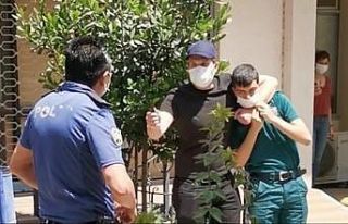 Engelli memuru rehin alan bıçaklı saldırgan tutuklandı