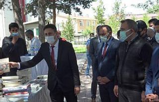 Erciş’te hükümlü ve tutuklular için kitap bağış...