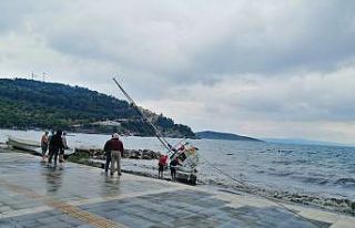 Erdek’te şiddetli lodos teknelere zarar verdi