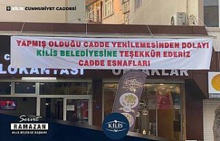 Esnaflardan Belediyeye pankartlı teşekkür