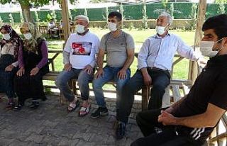 Evlat nöbeti kısıtlamaya rağmen devam ediyor