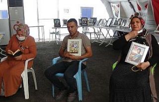 Evlat nöbetindeki anne, kızının dağdan inmesinden...