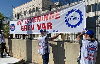 Fabrika işçilerinden grev