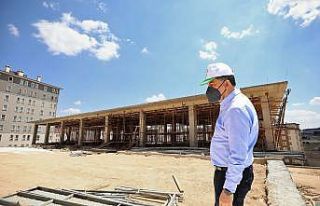 Fadıloğlu, Gaziler Gençlik Kütüphanesi’ni inceledi