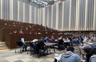Fatih’in en büyük kütüphanesi açıldı